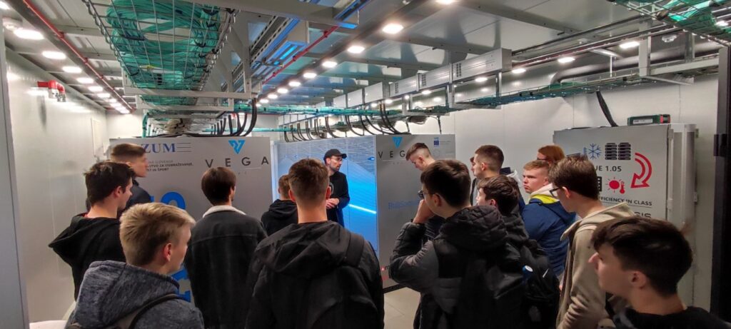 Strokovna ekskurzija - ogled superračunalnika HPC Vega