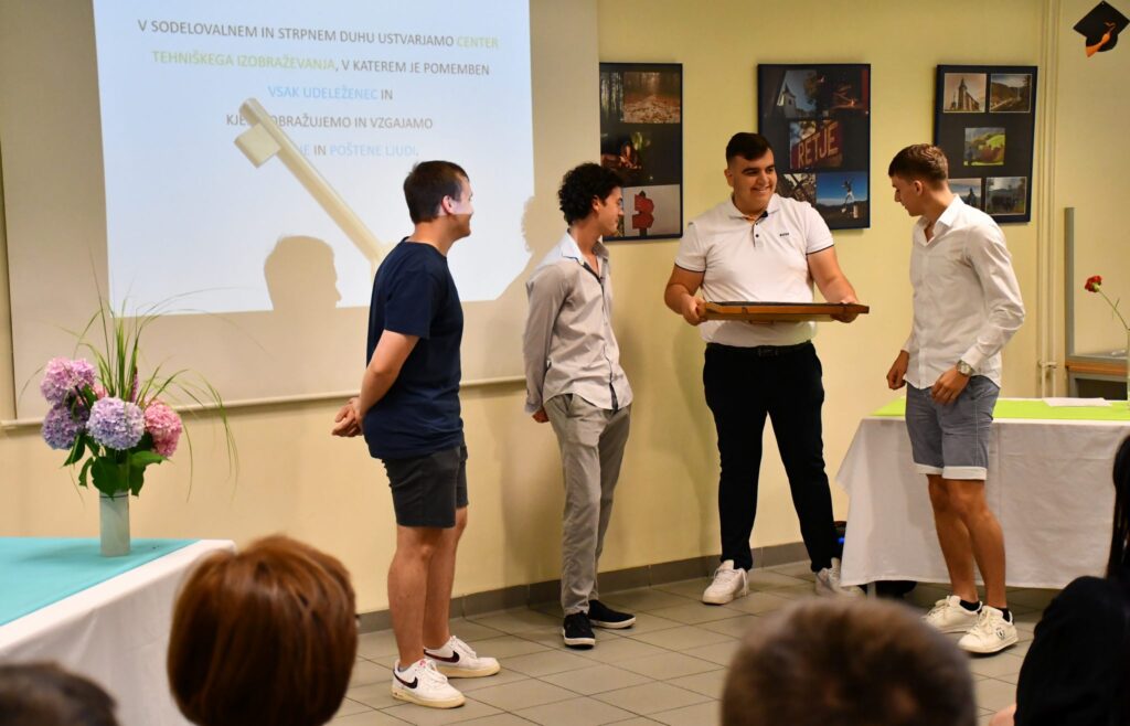 Podelitev spričeval poklicne mature